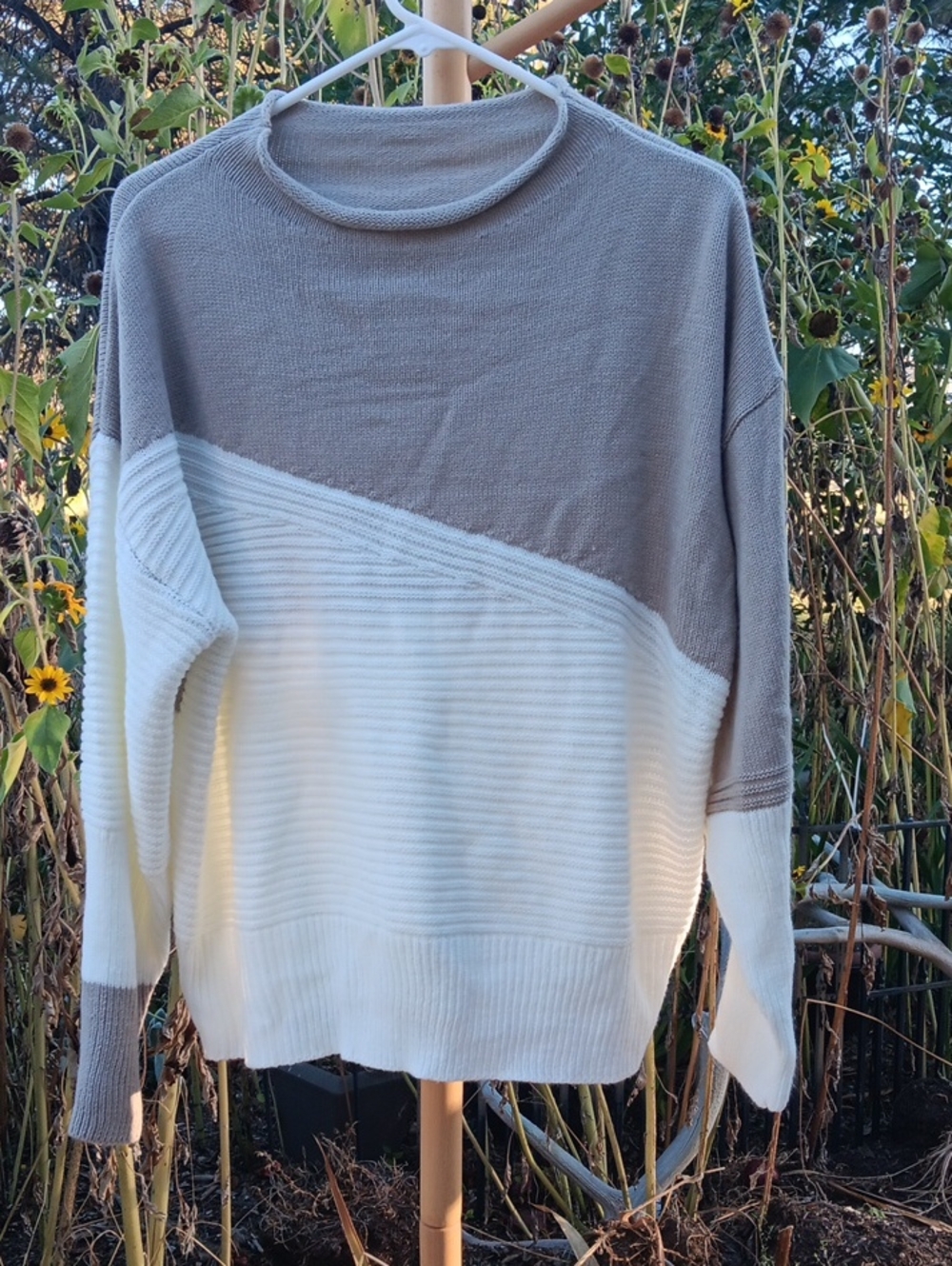 Neutral Diagonal Colorblock Crewneck Sweater - Tan & White